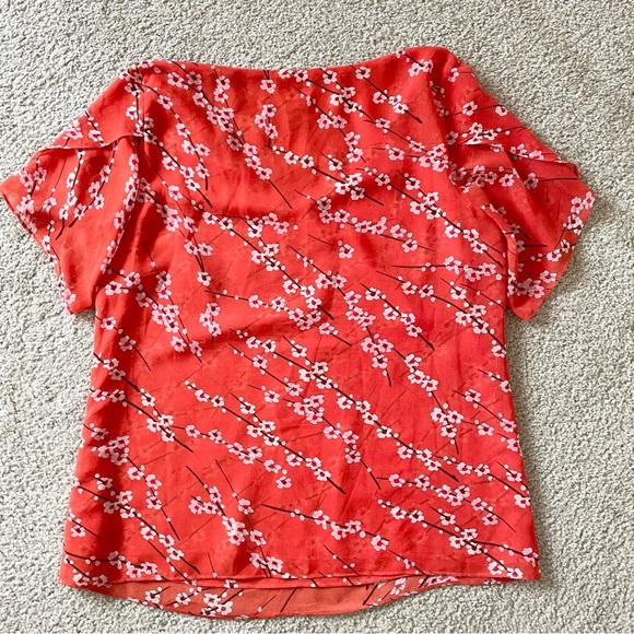 🎃 CAbi Tulip Sleeve Orange Blouse with Cherry Blossom Print Medium - Picture 12 of 15
